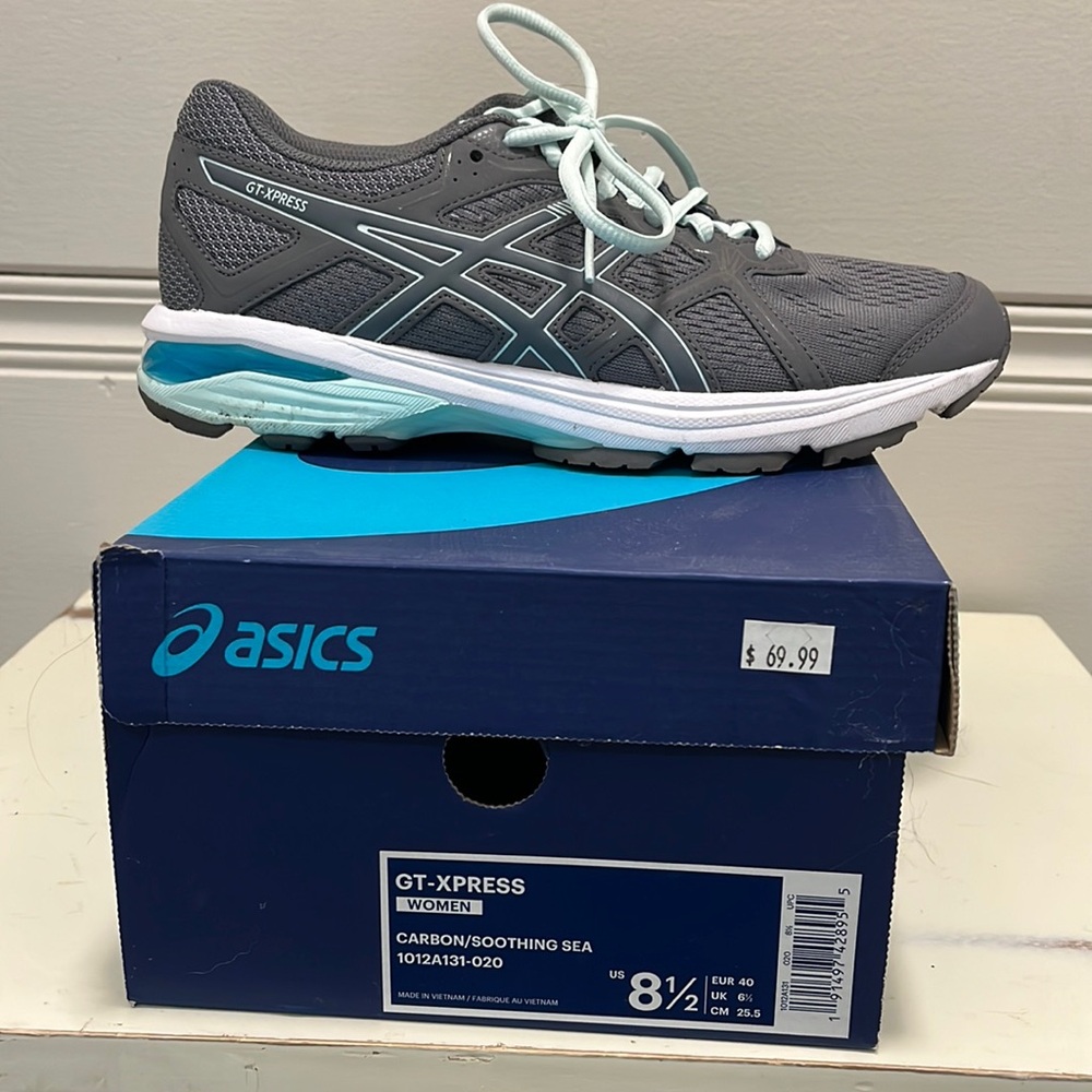 ASICS GT XPRESS Size 8.5
Carbon/Soothing Sea